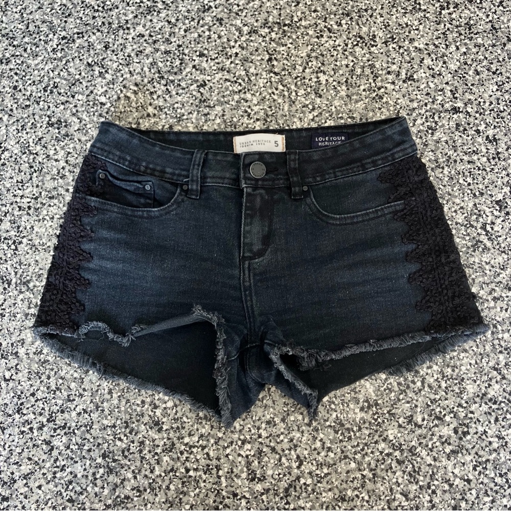 Urban Heritage ✦ Denim Edgy Low Rise Mini Shorts (size 5)